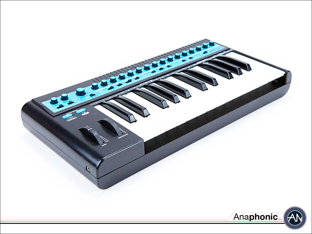 novation_bassstationkeyboard_1